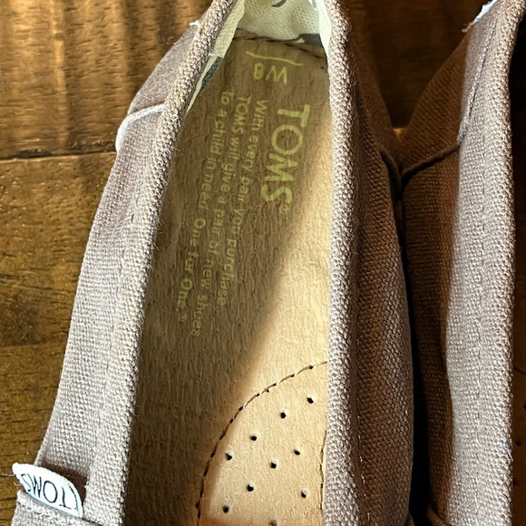 Toms - Picture 5 of 5